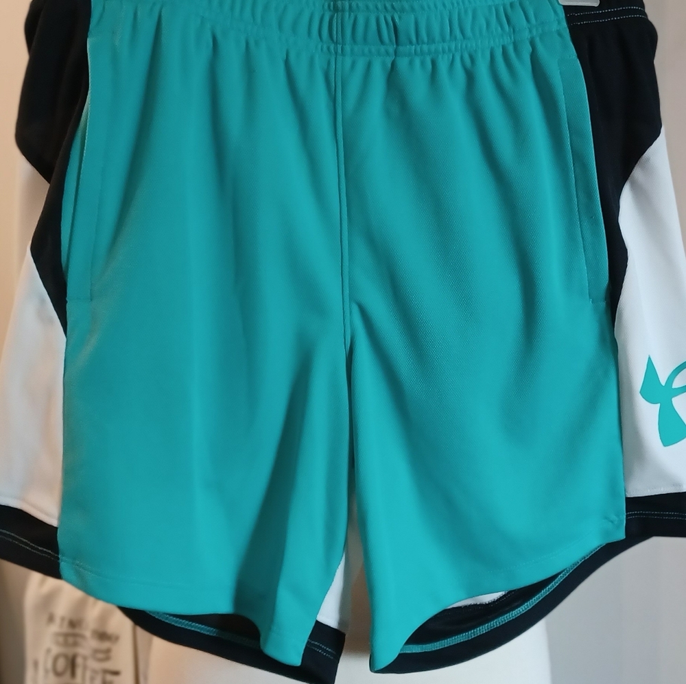 NWT Under Armour Womens Med Baseline 6" Teal/White/ Black Sports Shorts #0313